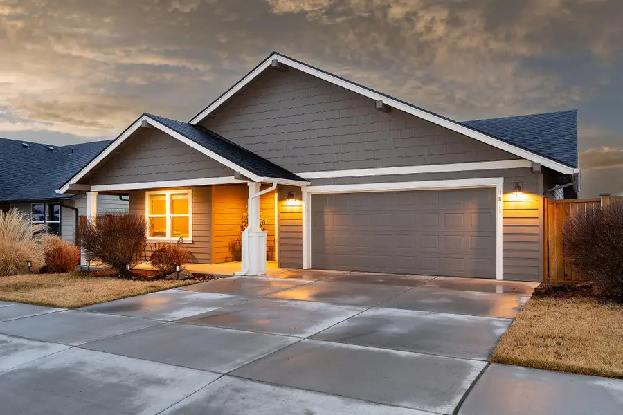 1811 NE 3rd Street, Redmond, OR 97756 - #2