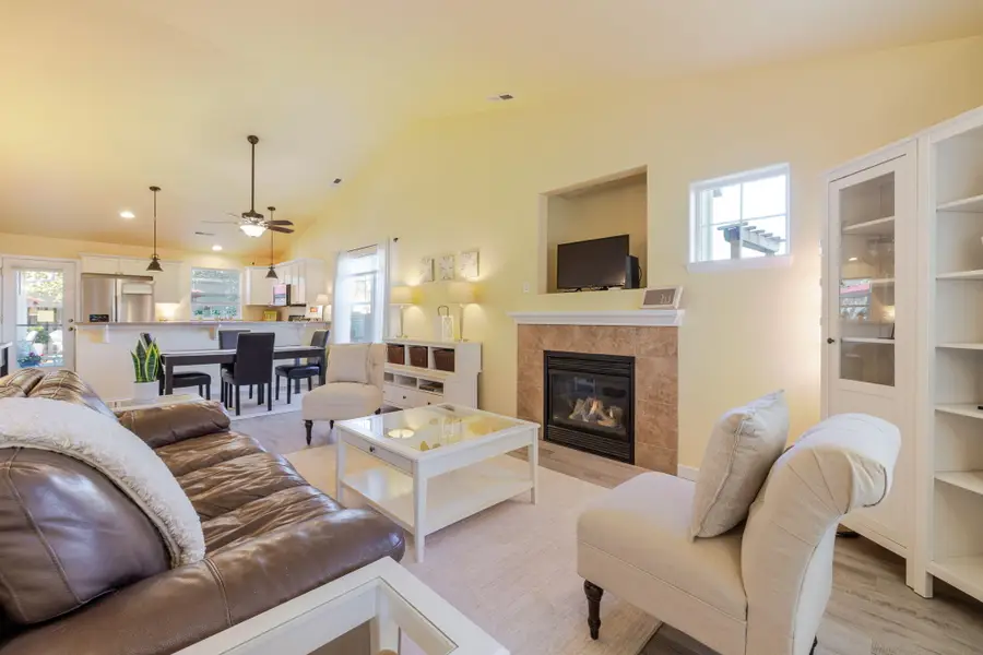 3242 SW Juniper Avenue, Redmond, OR 97756 - #3