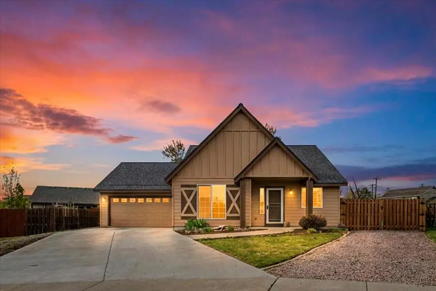 2232 SW Newberry Court, Redmond, OR 97756 - #2