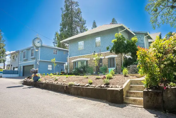 200 Medford Heights Lane, Medford, OR 97504