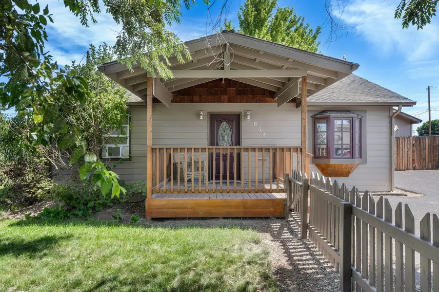 654 NW 4th Street, Redmond, OR 97756 - #2