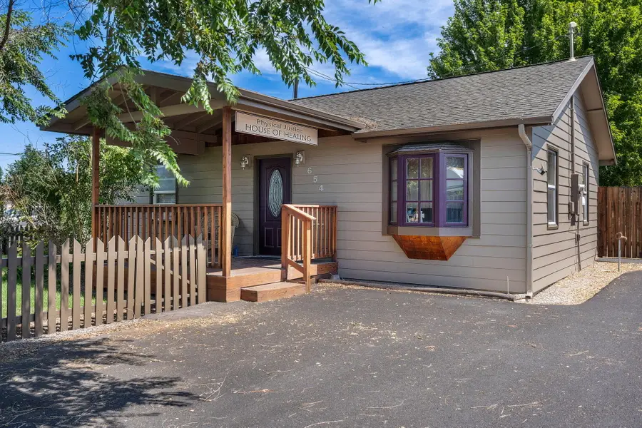 654 NW 4th Street, Redmond, OR 97756 - #3