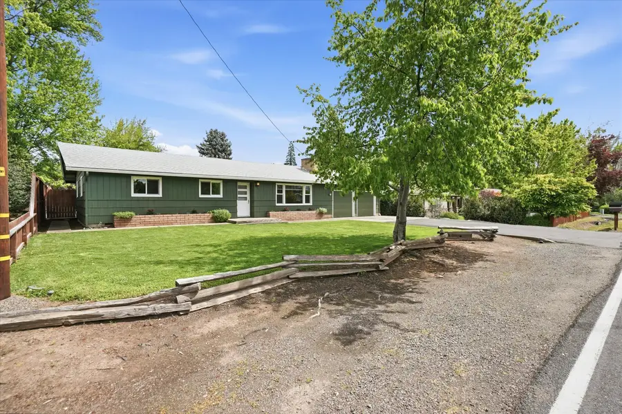 689 S Modoc Avenue, Medford, OR 97504 - #3