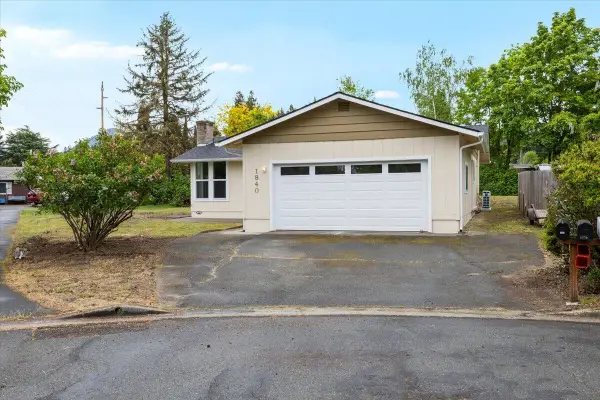 1840 Conestoga Drive, Grants Pass, OR 97527