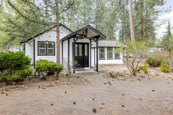 60236 Navajo Road, Bend, OR 97702