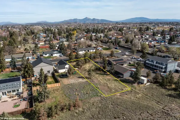 2736 SW Glacier Avenue, Redmond, OR 97756