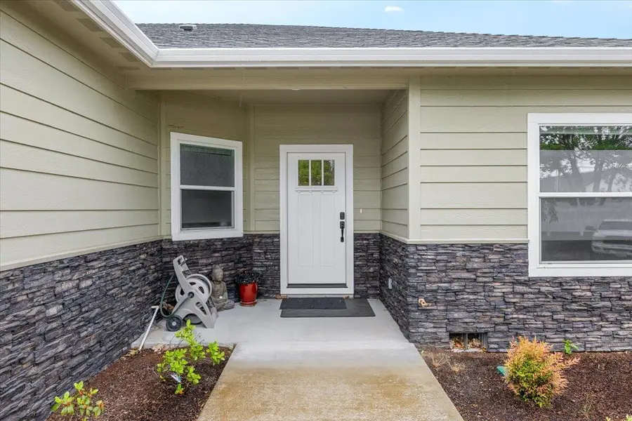 221 Skyhawk Drive, Eagle Point, OR 97524 - #3