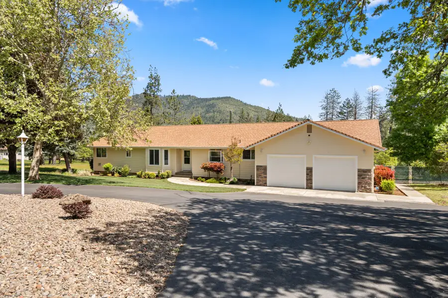 405 Crystal Drive, Grants Pass, OR 97527 - #2