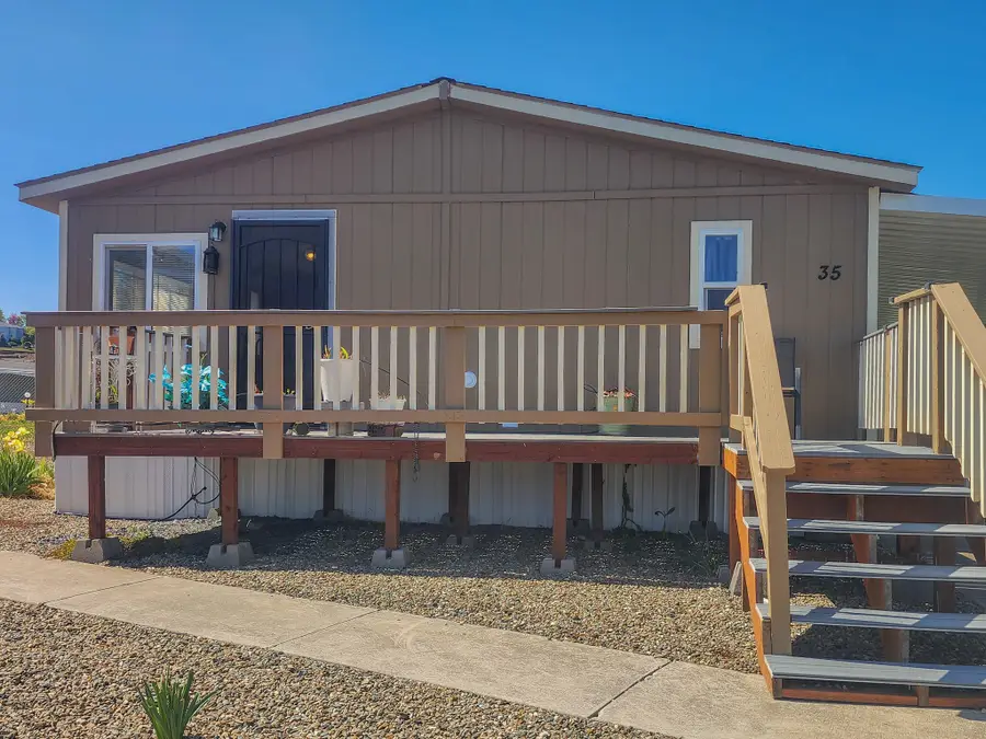 4729 S Pacific Hwy #35, Phoenix, OR 97535 - #2