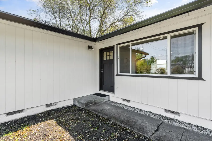 2594 Lotus Lane, Medford, OR 97502 - #3