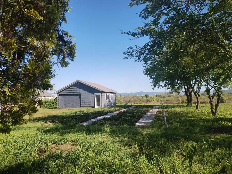 1729 E Gregory Road, Central Point, OR 97502 - #3