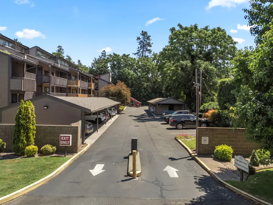 115 Rogue River Highway #APT 307, Grants Pass, OR 97527 - #2