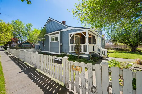 714 SW Cascade Avenue, Redmond, OR 97756