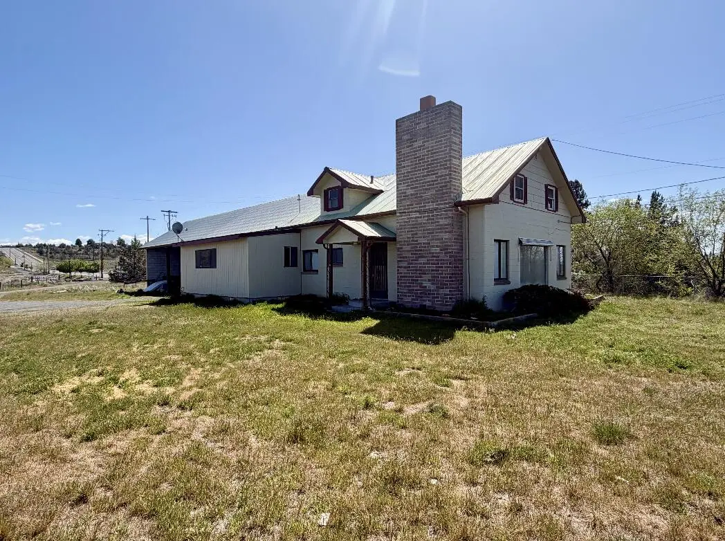 950 E B Street, Madras, OR 97741 - #1