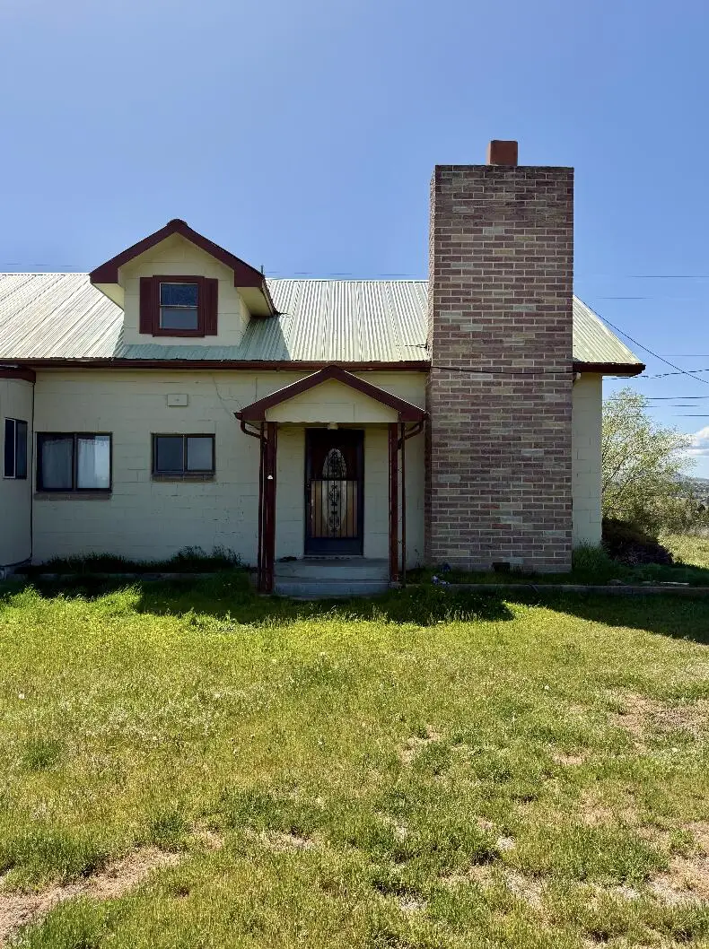 950 E B Street, Madras, OR 97741 - #3