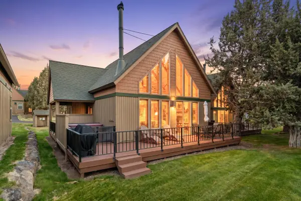 8928 Cliff Swallow Drive, Redmond, OR 97756