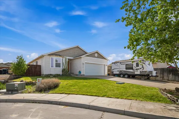 3020 NW 9th Court, Redmond, OR 97756