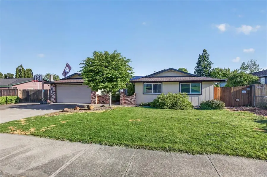 2573 Eaton Drive, Medford, OR 97504 - #2