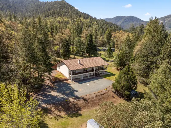 2295 W Evans Creek Road, Rogue River, OR 97537
