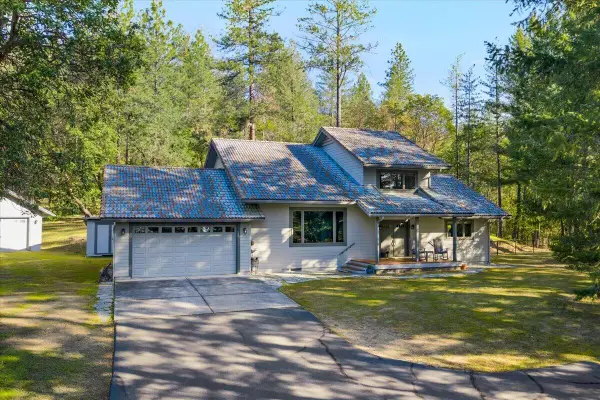2267 Old Military Road, Central Point, OR 97502
