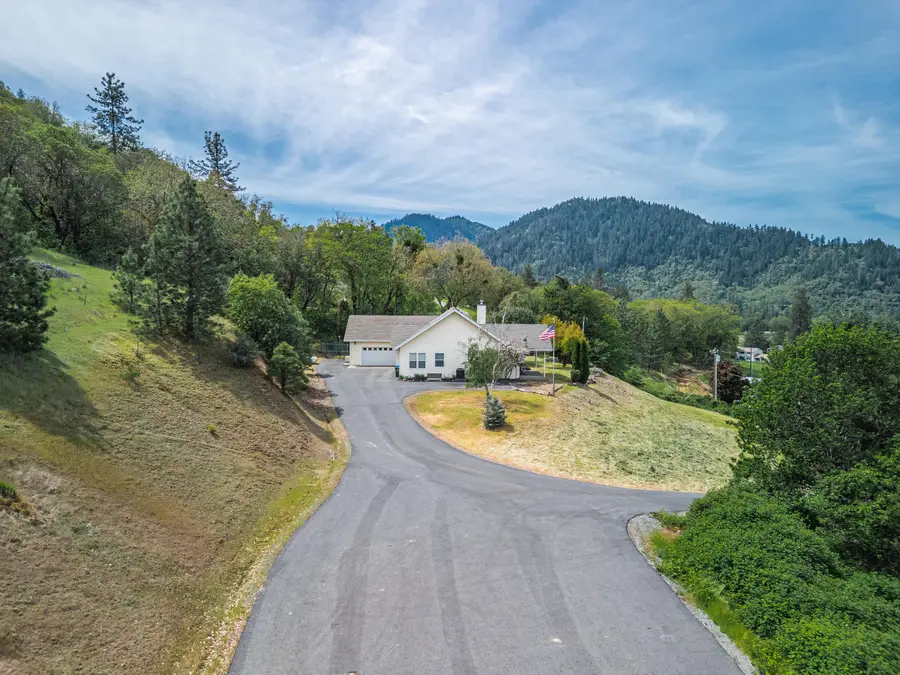 304 Wards Creek Road, Rogue River, OR 97537 - #2