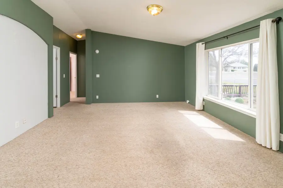 2207 SW 22nd Street, Redmond, OR 97756 - #2