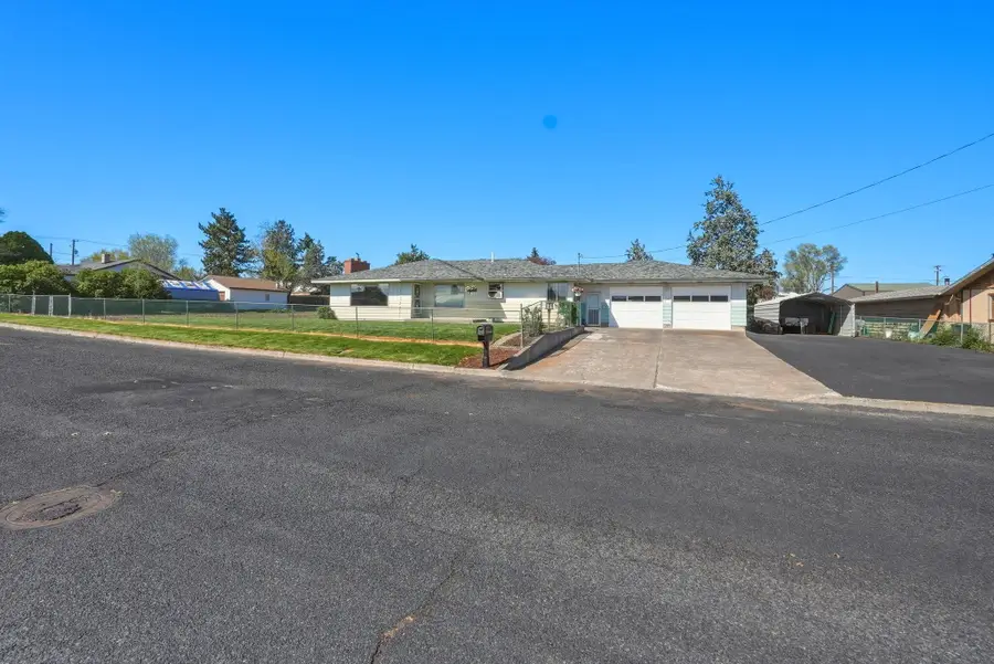 720 SW 1st Street, Madras, OR 97741 - #2