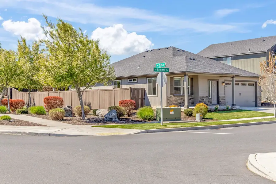 2510 NW Hemlock Way, Redmond, OR 97756 - #2