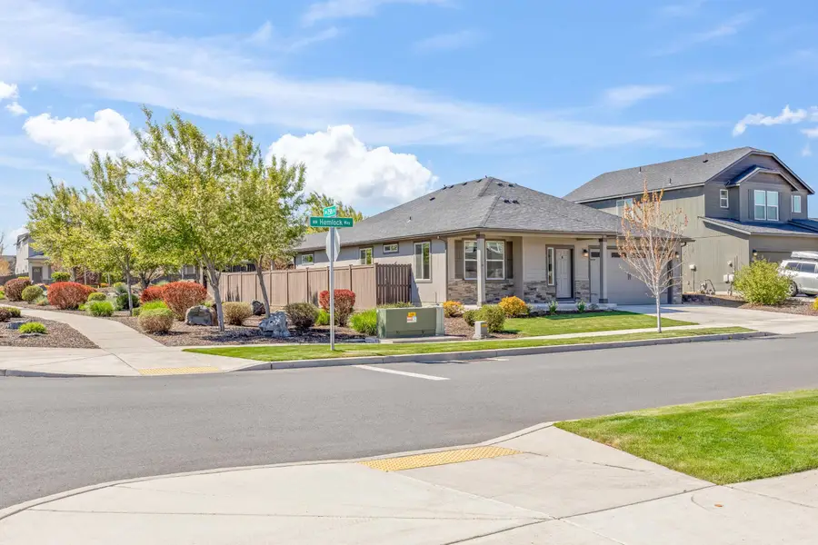 2510 NW Hemlock Way, Redmond, OR 97756 - #3