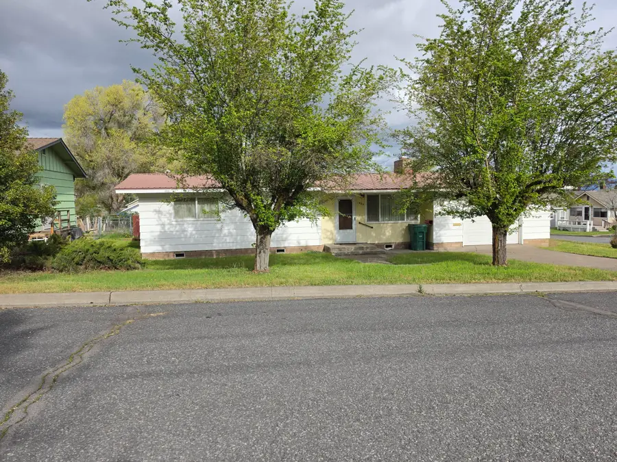 1905 Lancaster Avenue, Klamath Falls, OR 97601 - #2