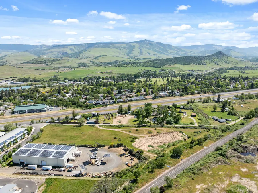 799 E Jefferson Avenue, Ashland, OR 97520 - #2