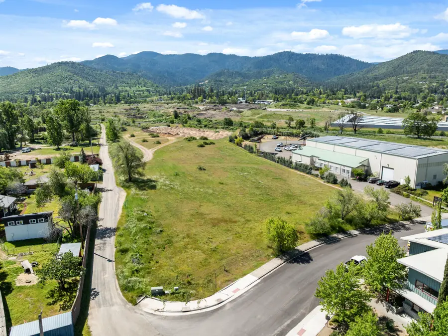799 E Jefferson Avenue, Ashland, OR 97520 - #3