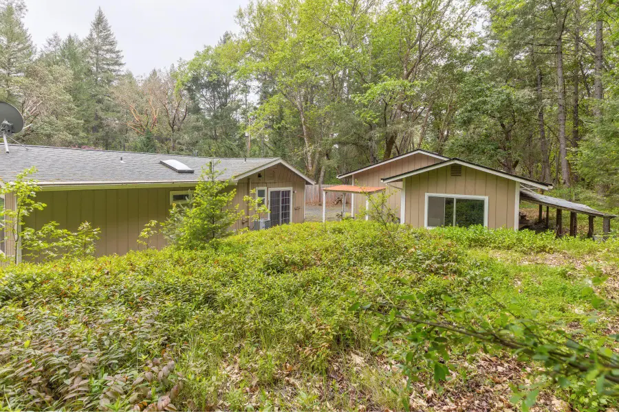 5520 Riverbanks Road, Grants Pass, OR 97527 - #2