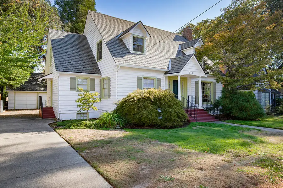 719 NW 3rd Street, Grants Pass, OR 97526 - #3