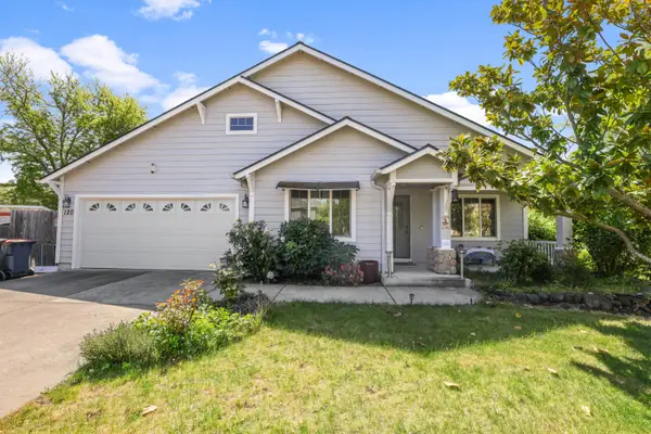 120 Nadine Lane, Central Point, OR 97502