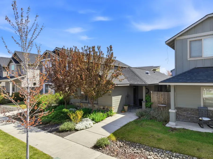 240 NW 30th Street, Redmond, OR 97756 - #2