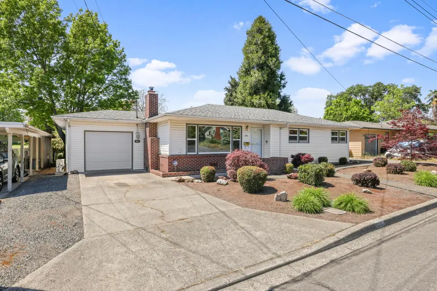 444 NE 12th Street, Grants Pass, OR 97526 - #2