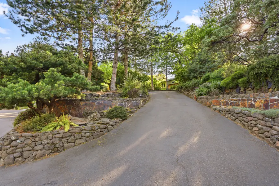 903 Pinecrest Terrace, Ashland, OR 97520 - #2