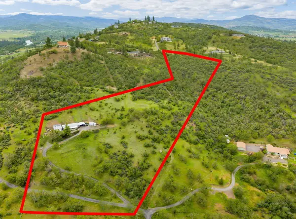 1374 W Linn Road, Eagle Point, OR 97524