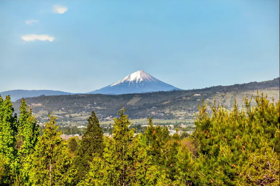 2244 Hillside Drive, Medford, OR 97502 - #2