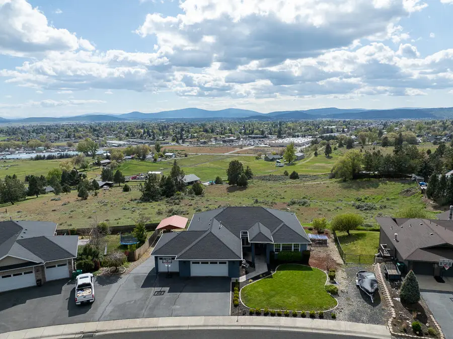 2212 Kimberly Drive, Klamath Falls, OR 97603 - #2
