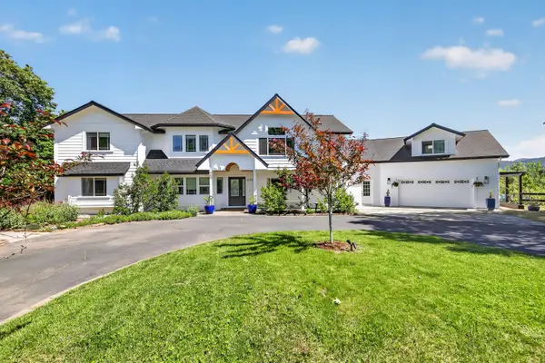 670 Old Stage Road, Central Point, OR 97502