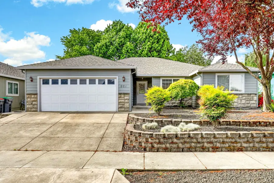 921 Birmingham Street, Medford, OR 97501 - #2