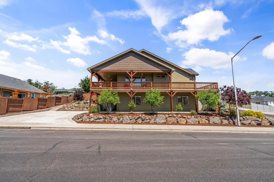 22 Terra Linda Court, Eagle Point, OR 97524 - #3