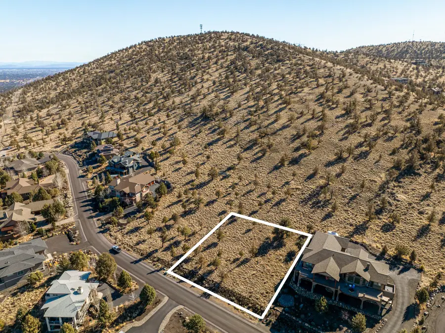904 Highland View Loop, Redmond, OR 97756 - #2