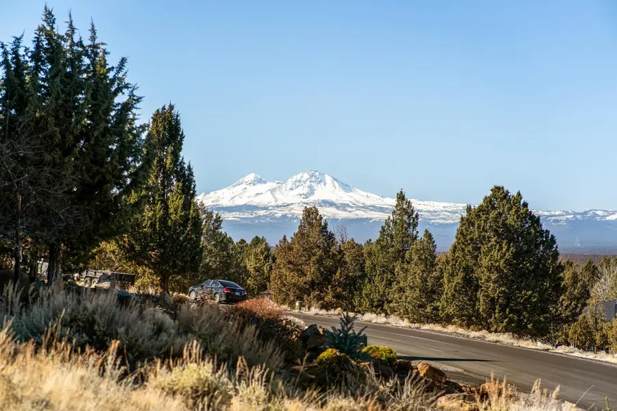 904 Highland View Loop, Redmond, OR 97756 - #3