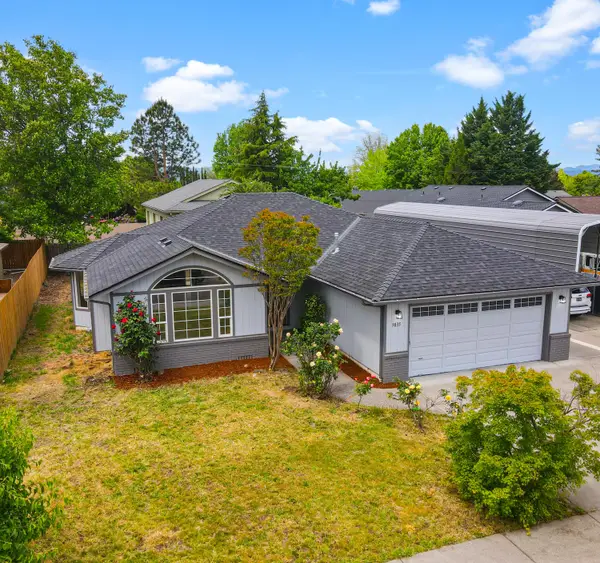 3035 Adams Circle, Medford, OR 97504
