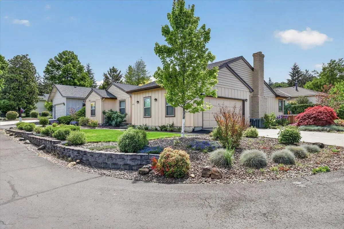 2458 Republic Way, Medford, OR 97504 - #1