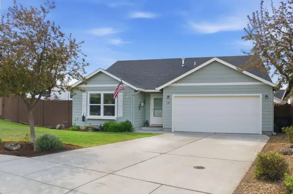 321 SW Antler Ridge Court, Redmond, OR 97756