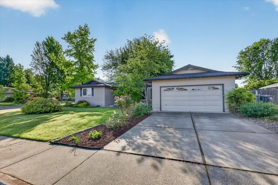 2892 Banner Court, Medford, OR 97504 - #2